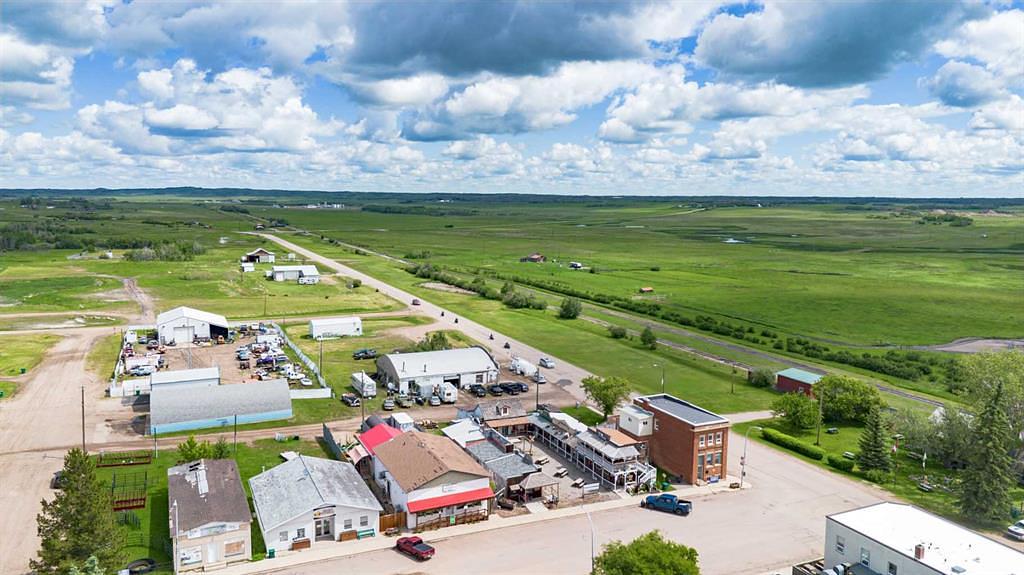 44 Main Street East, Big Valley, AB
