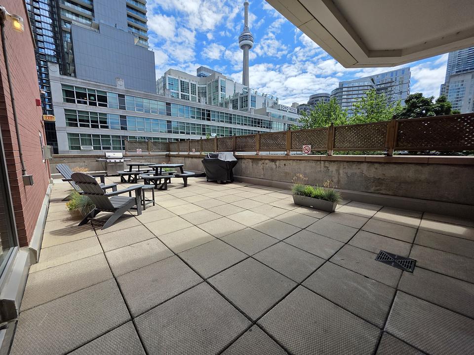 304 - 393 King St W, Toronto, ON