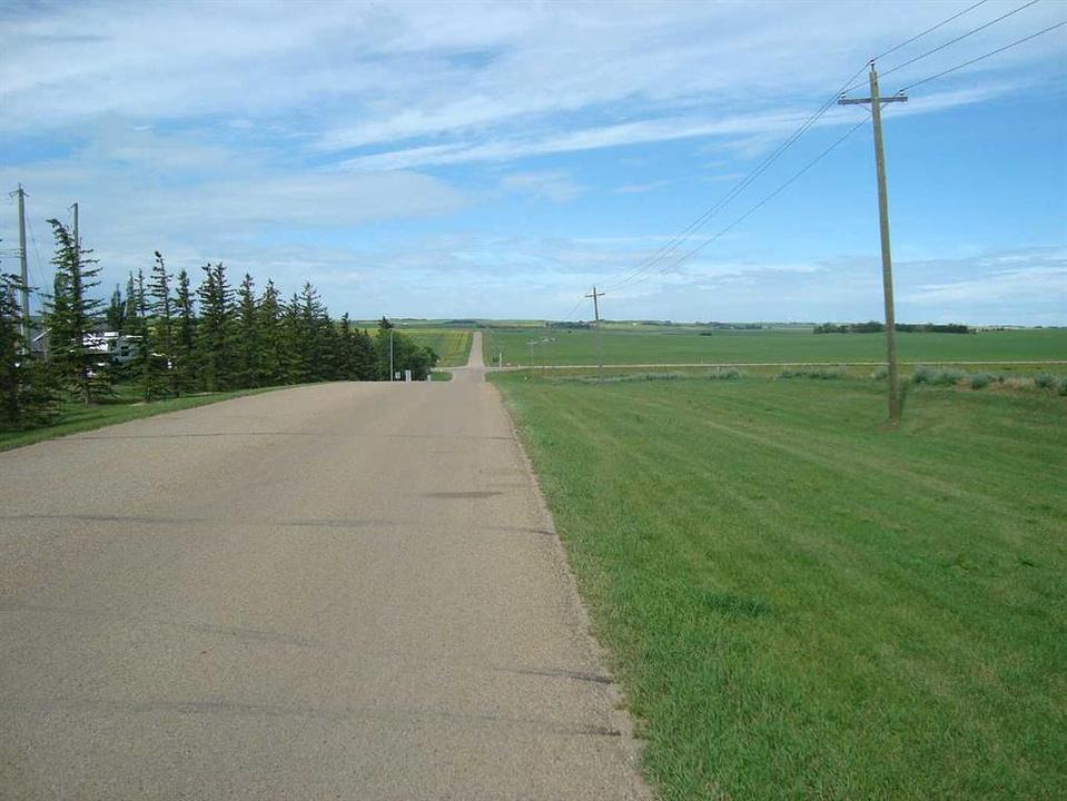 1000 North Road, Trochu, AB