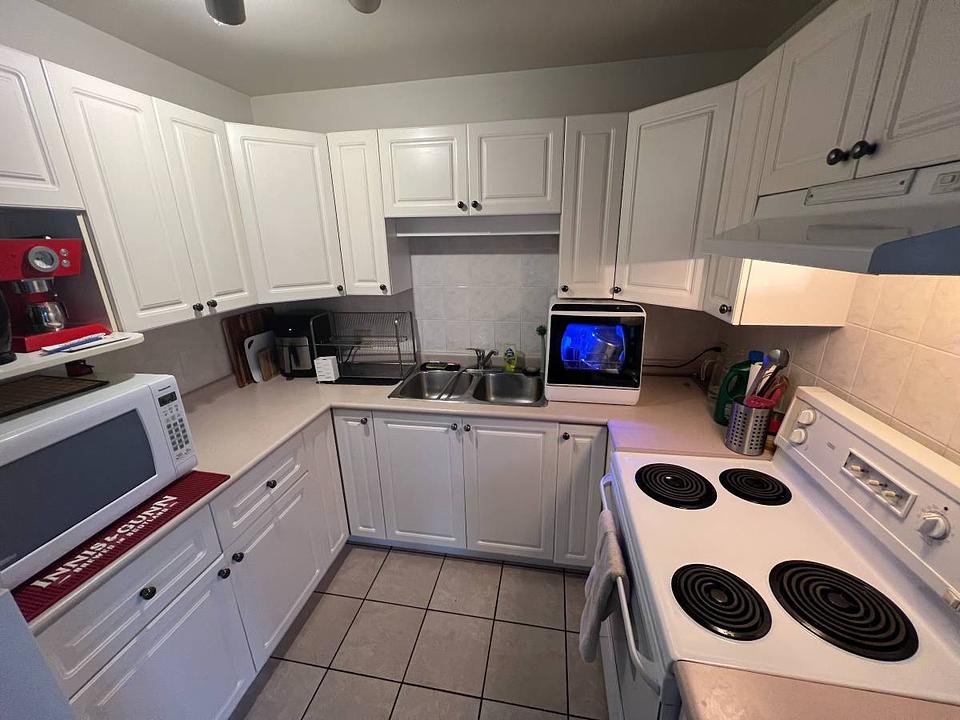 302 - 1975 Pine Street, Vancouver, BC