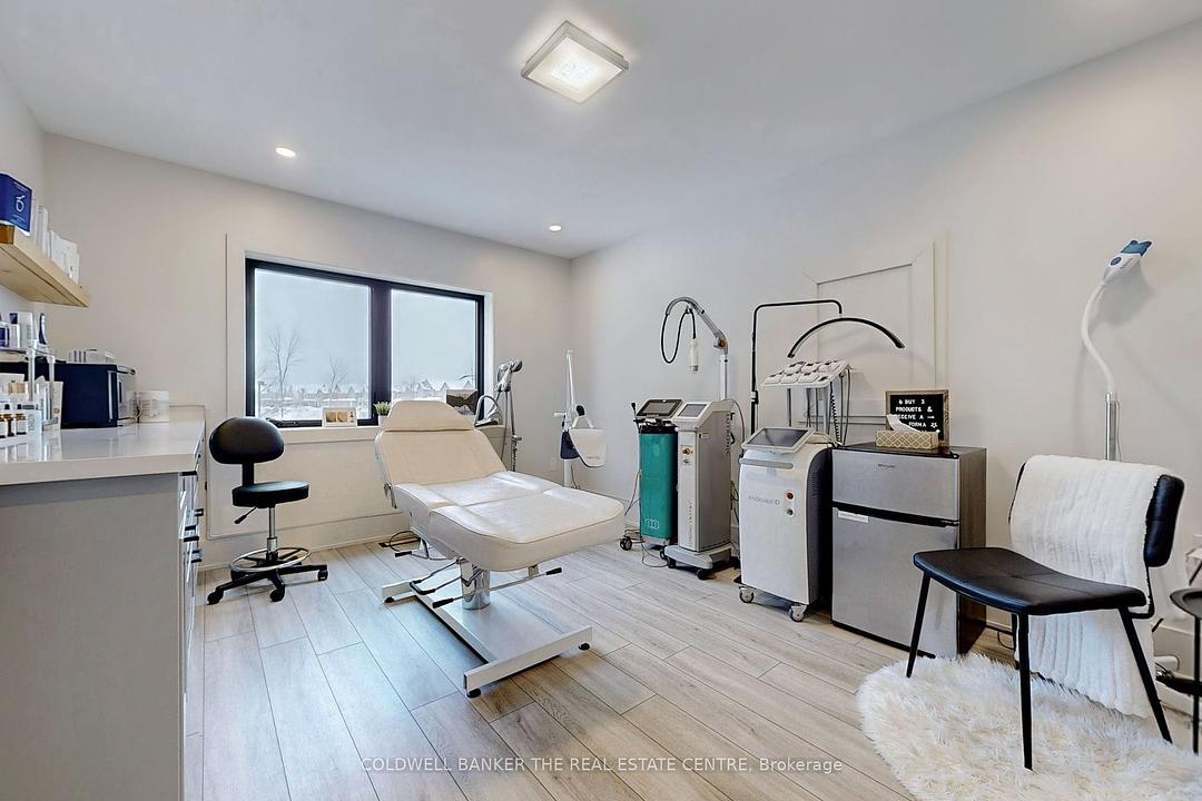 543 The Queensway South, Georgina, ON