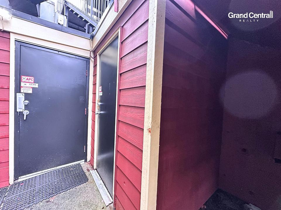 1074 Denman Street, Vancouver, BC
