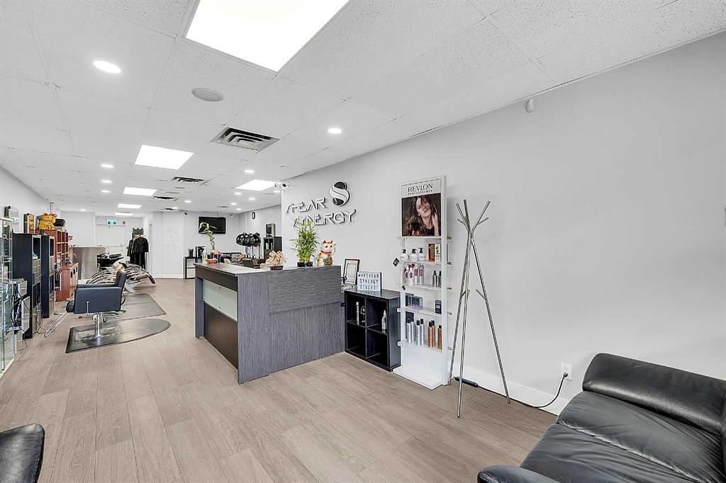 222 16 Avenue Northeast, Calgary, AB