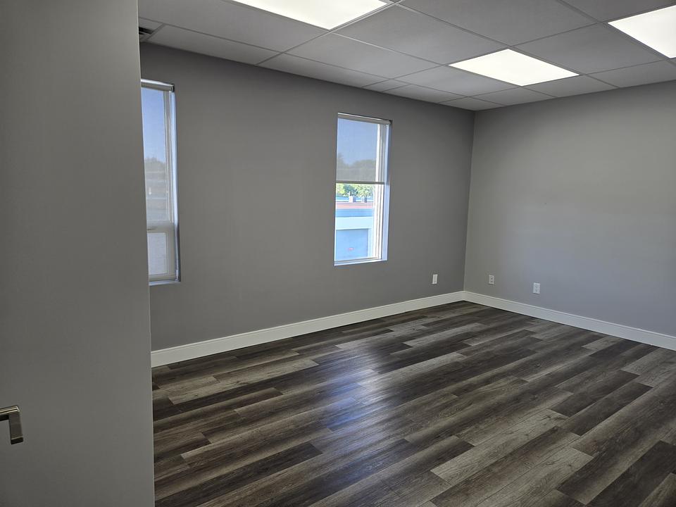 Mini Offices - 17 Grenfell Crescent, Ottawa, ON