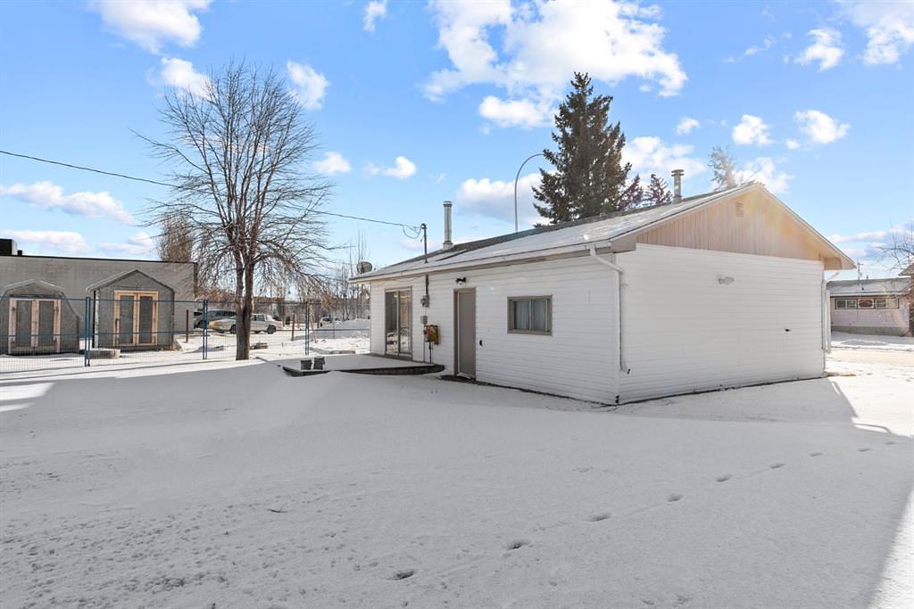 308 2 Avenue, Bassano, AB