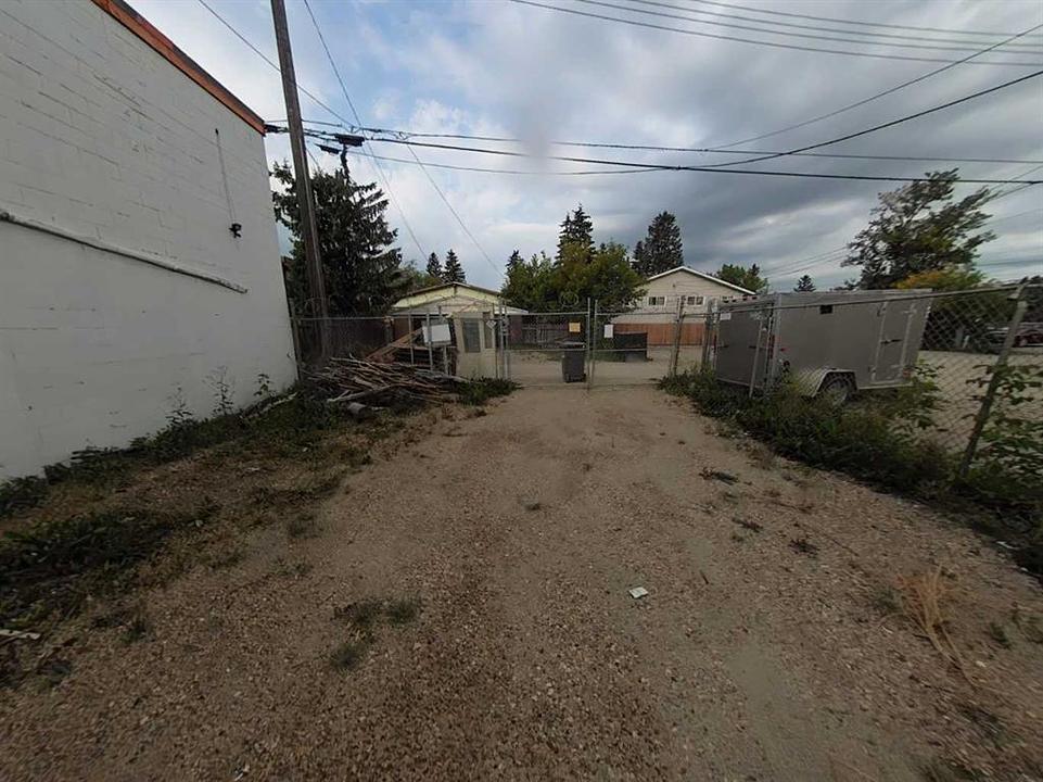 5912 54 Avenue, Red Deer, AB