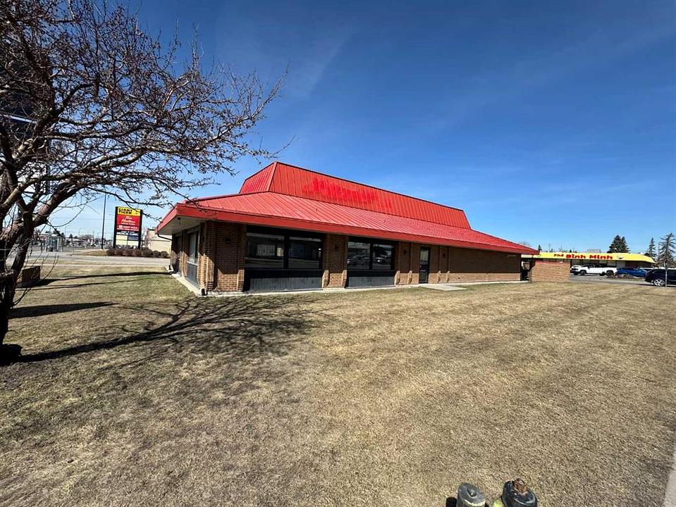 Q - 4710 17 Avenue Southeast, Calgary, AB