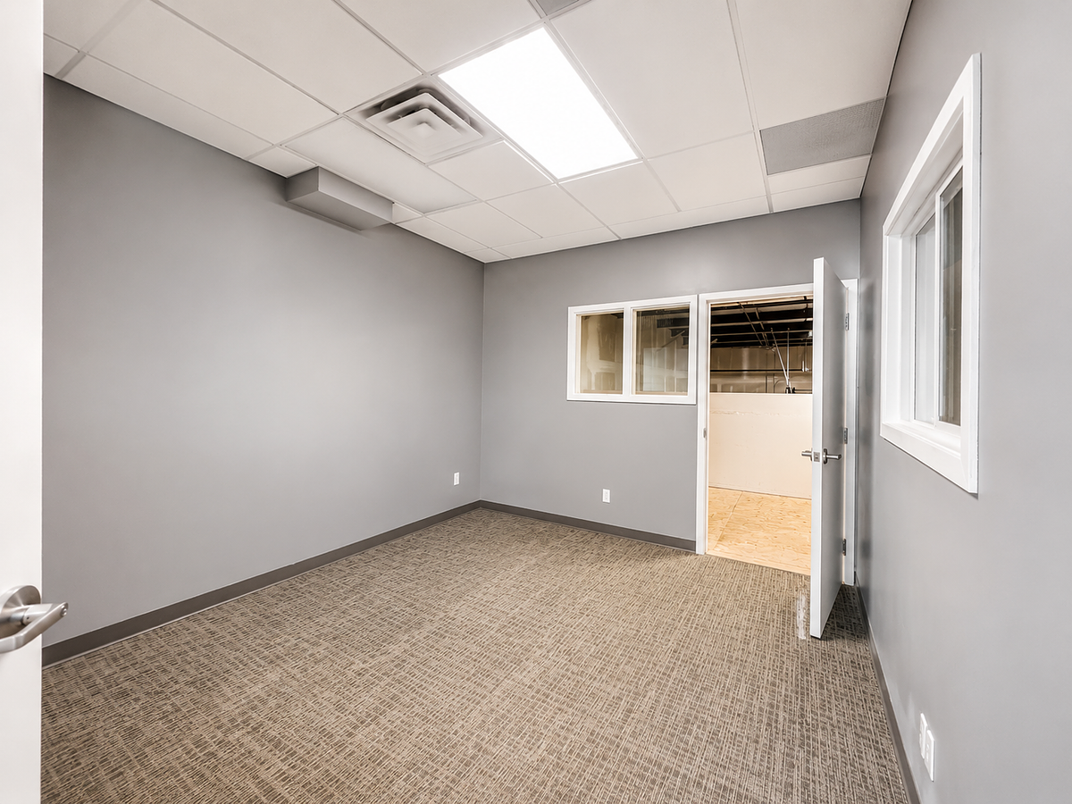 230 Initiative Ave SE, Calgary, AB photo 3