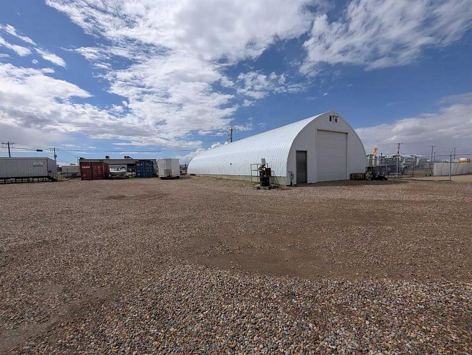 1811 Broadway Avenue East, Redcliff, AB
