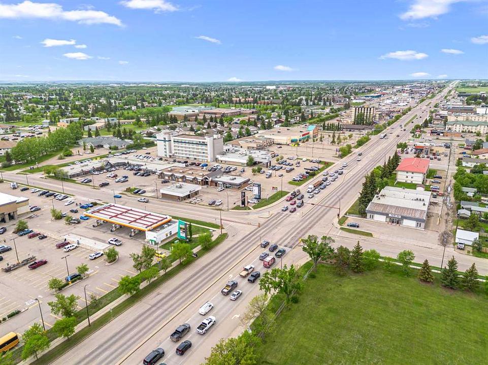 5402 44 Street, Lloydminster, AB