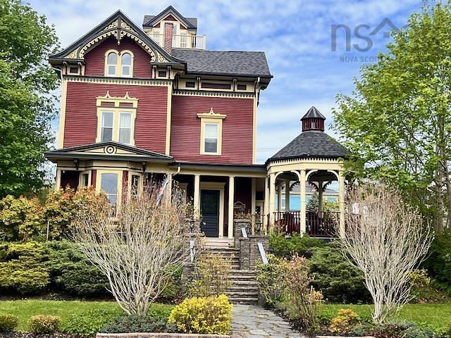 42 Falkland Street, Lunenburg, NS