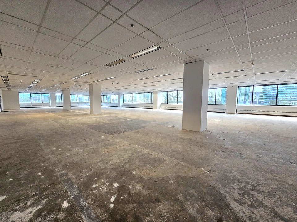 202 - 33 City Centre Drive, Mississauga, ON