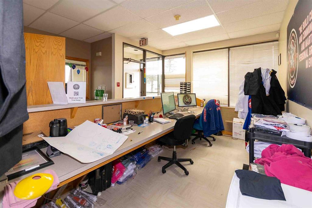 300e, Raymond, AB