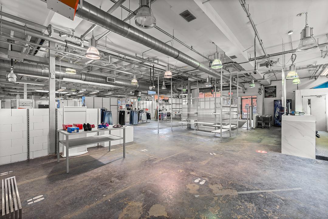 9455 Boulevard Saint-Laurent, Montréal, QC