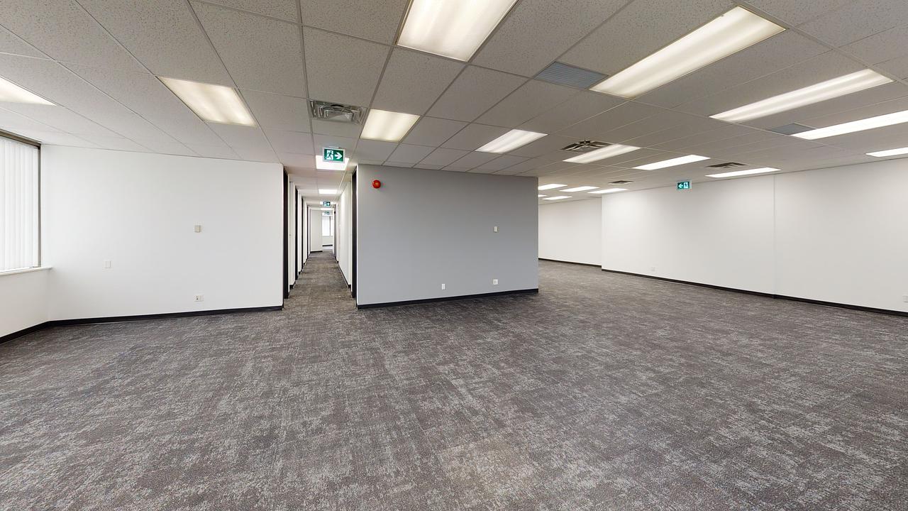 800 - 30 Eglinton Avenue West, Mississauga, ON