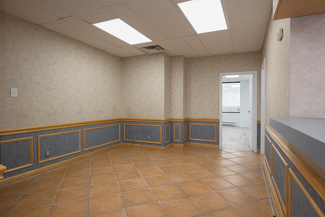 505 - 5881-5889 Cote des Neiges, Montreal, QC