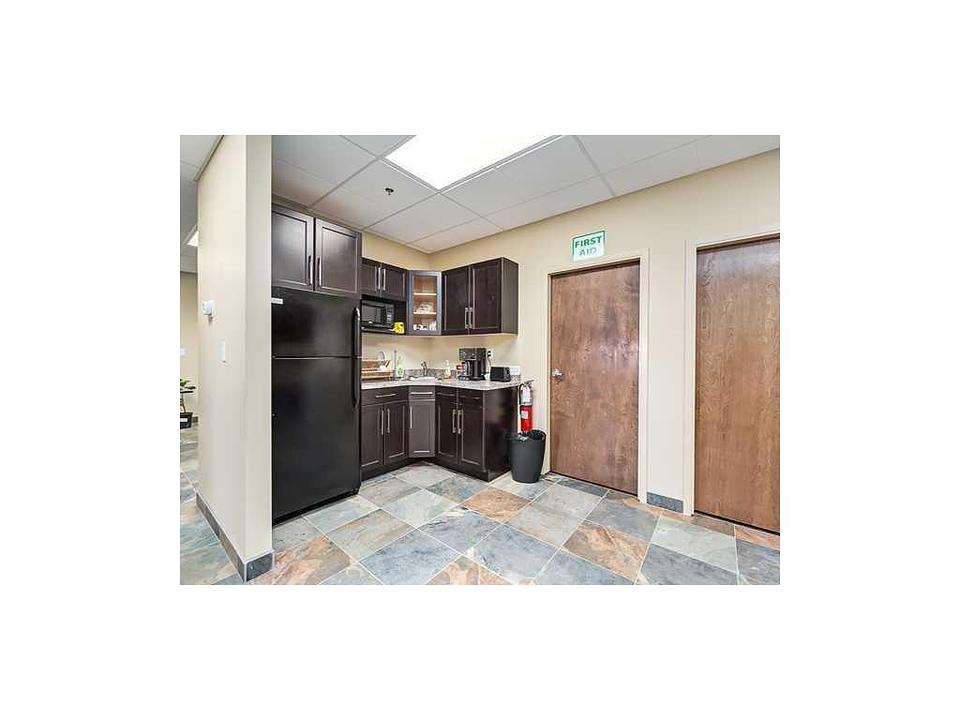 220 - 52 Gateway Drive Northeast, Airdrie, AB