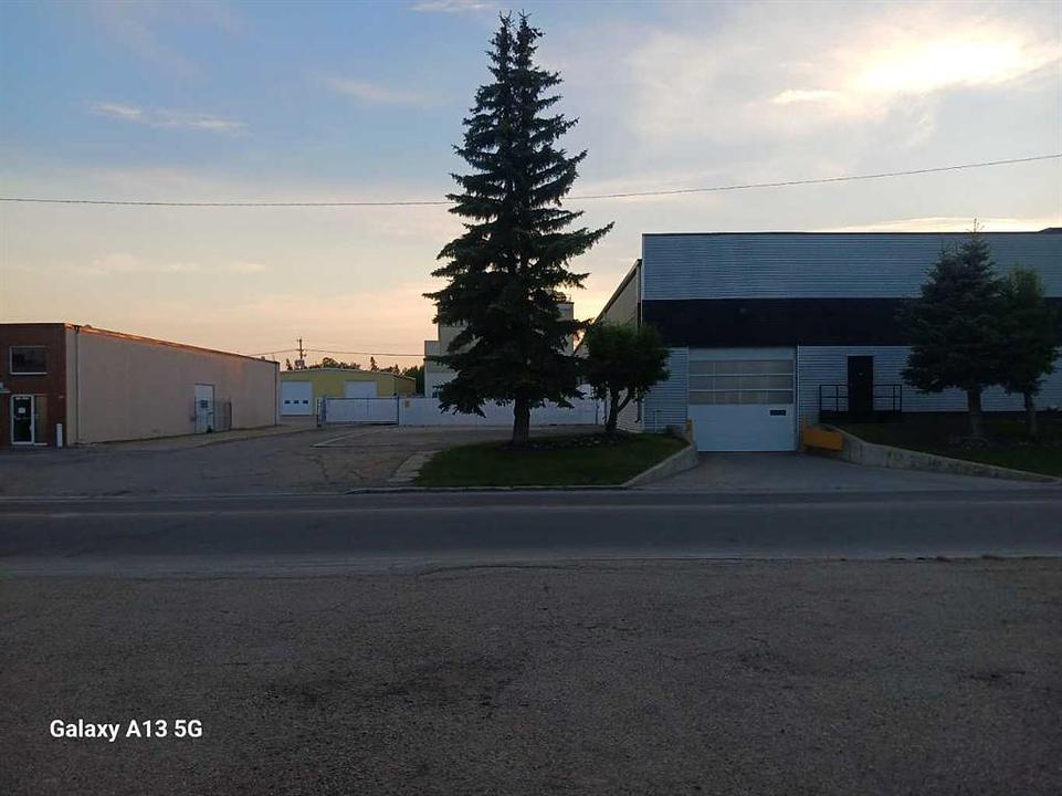 6789 52 Avenue, Red Deer, AB