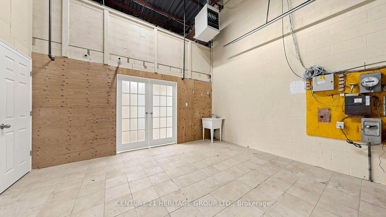 4 - 90 Esna Park Drive, Markham, ON
