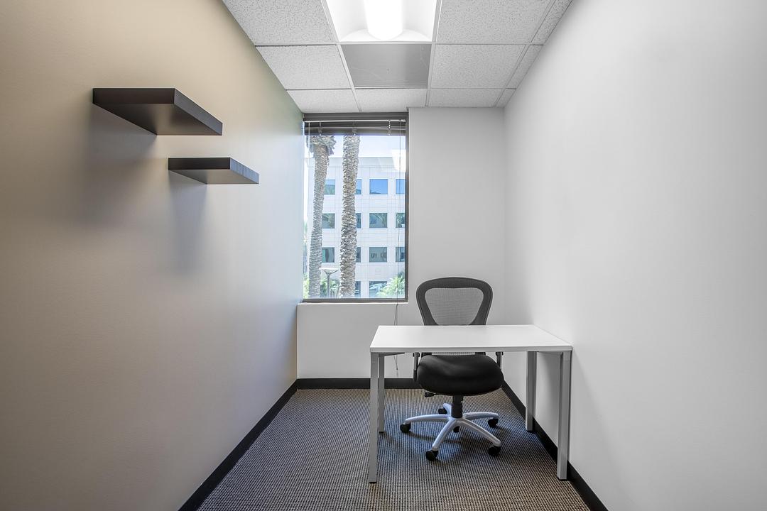 1400 - 90 Burnhamthorpe Road West, Mississauga, ON