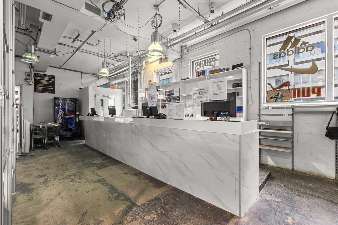 9455 Boulevard Saint-Laurent, Montréal, QC