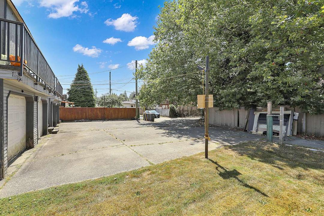 9509 152 Street, Surrey, BC