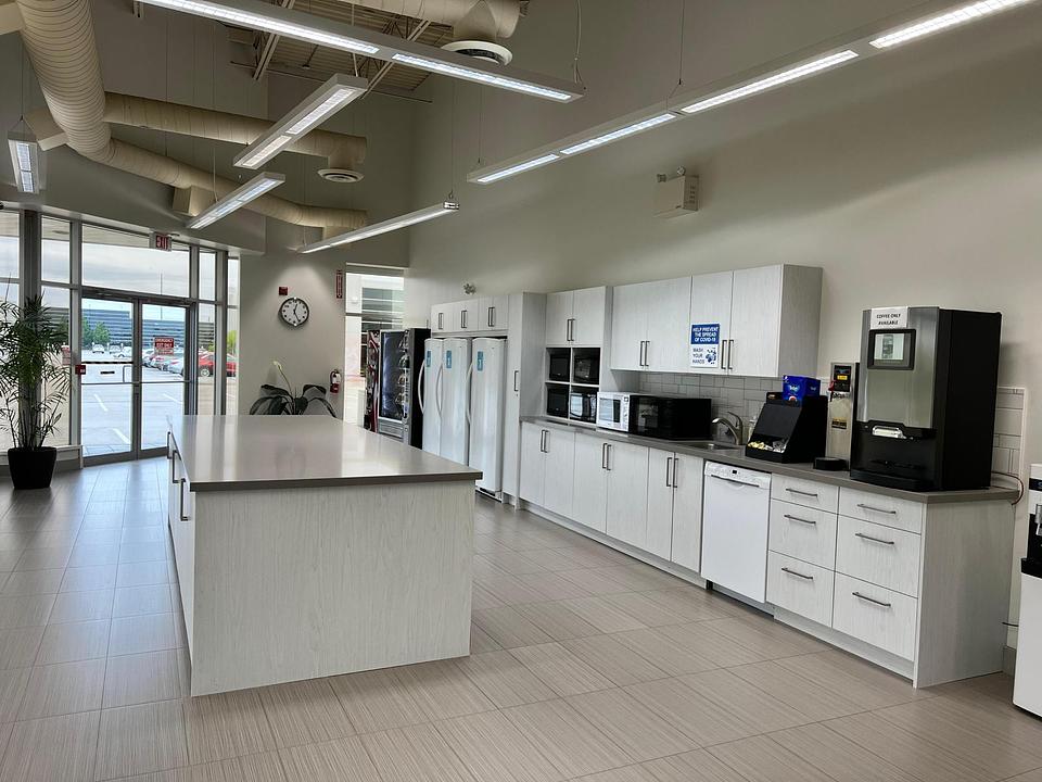 3 - 80 Courtneypark Drive West, Mississauga, ON