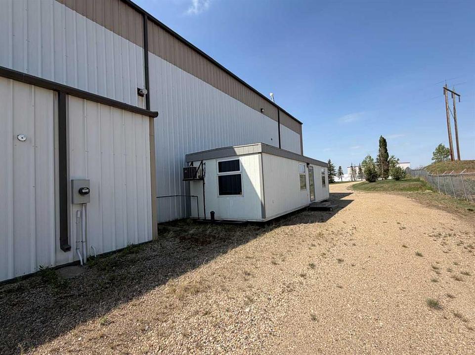 11 & 13 - Highway Avenue, Blackfalds, AB
