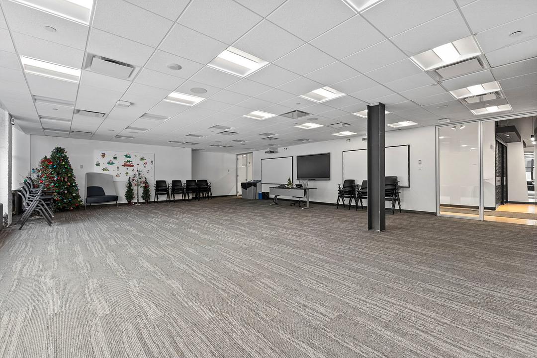8.300 - 2500-1751 Rue Richardson, Montreal, QC