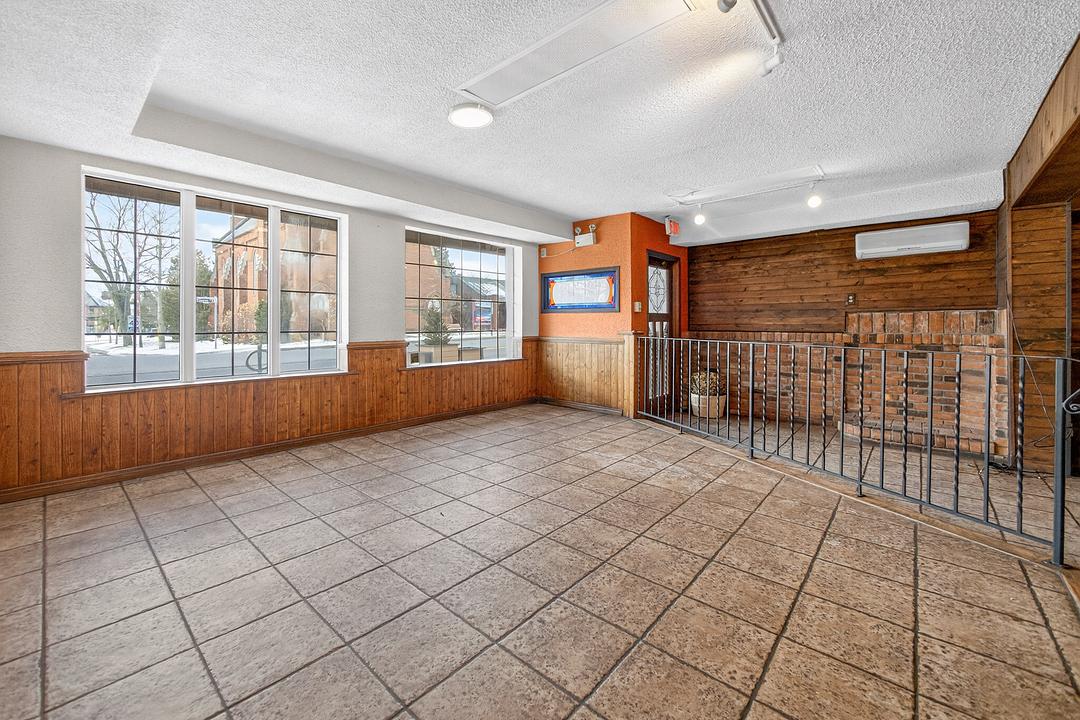 277 Queen Street South, Mississauga, ON