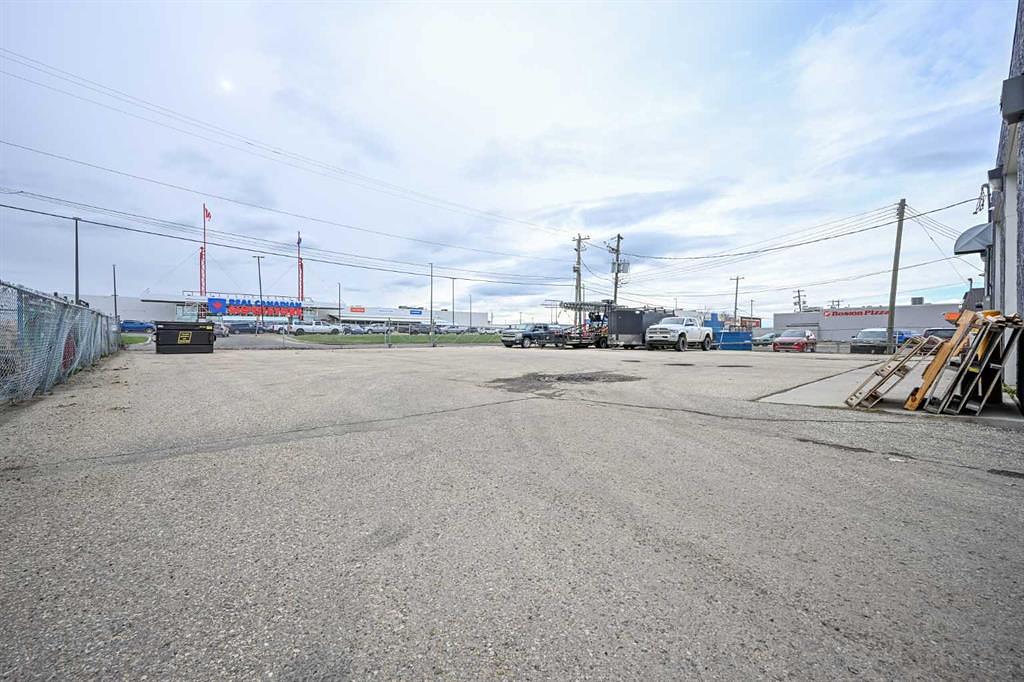 12221 100 Street, Grande Prairie, AB