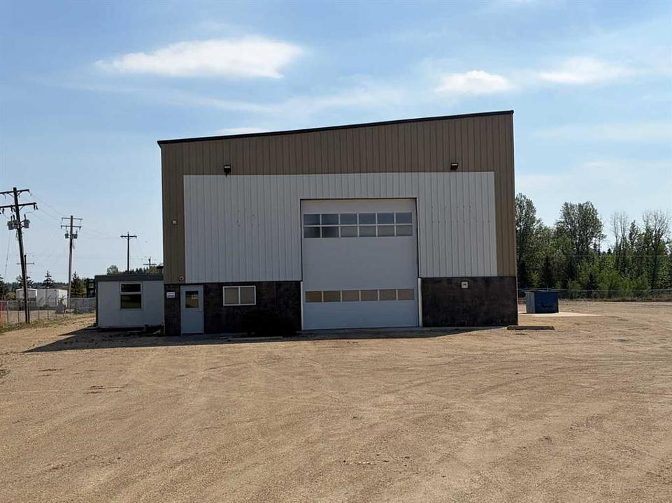 11 & 13 - Highway Avenue, Blackfalds, AB