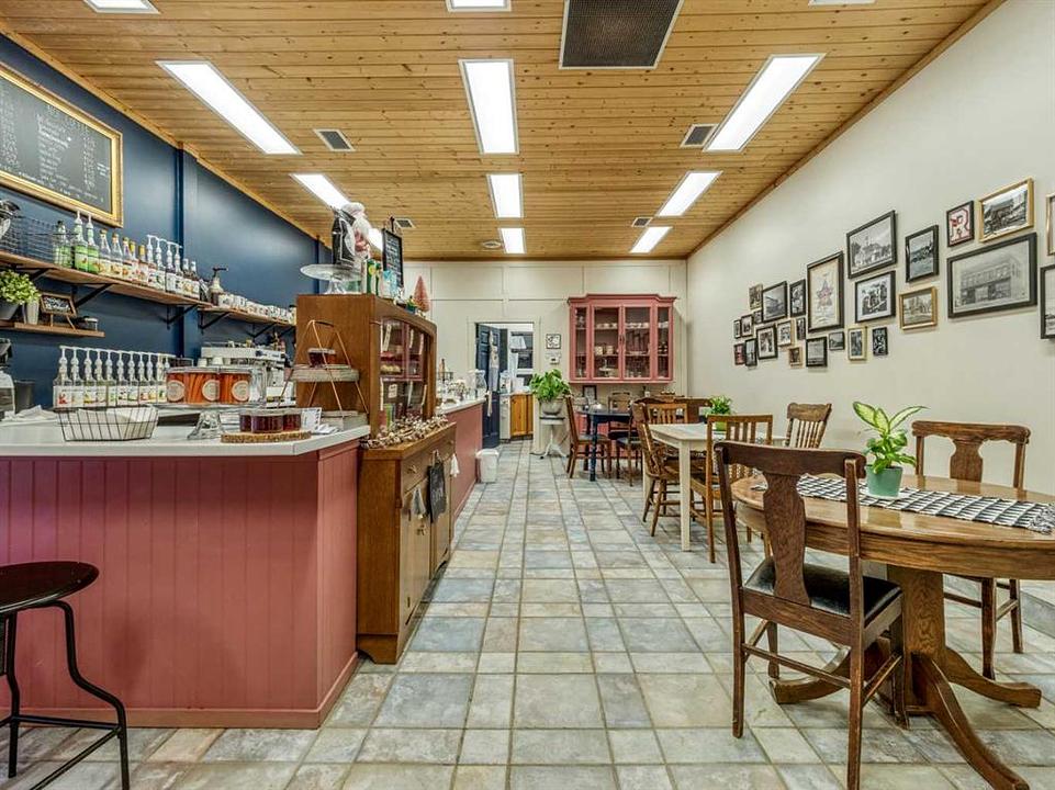 19 Broadway Street North, Raymond, AB