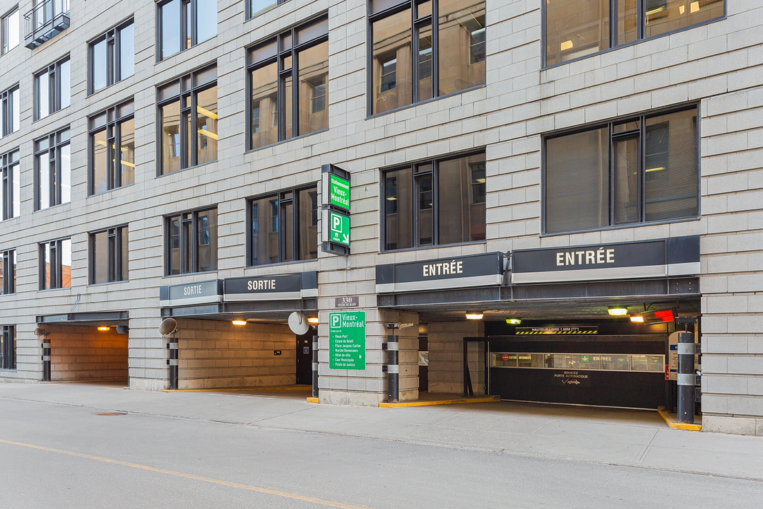 360 - 303 Rue Notre-Dame Est, Montréal, QC