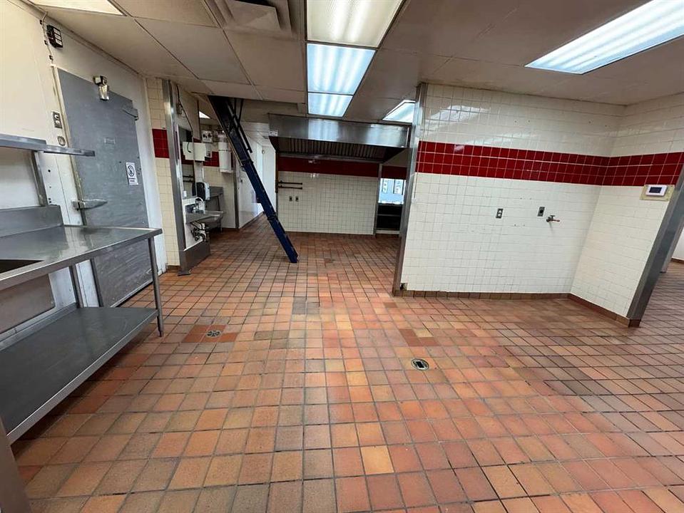 Q - 4710 17 Avenue Southeast, Calgary, AB