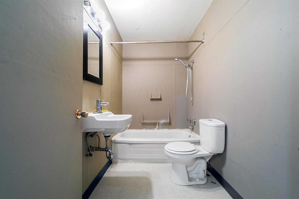 Bay C - 4707 51 Avenue, Camrose, AB