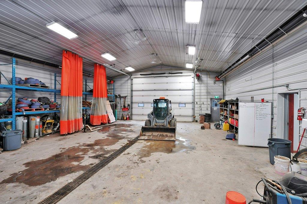 1101 Main Avenue East, Sundre, AB