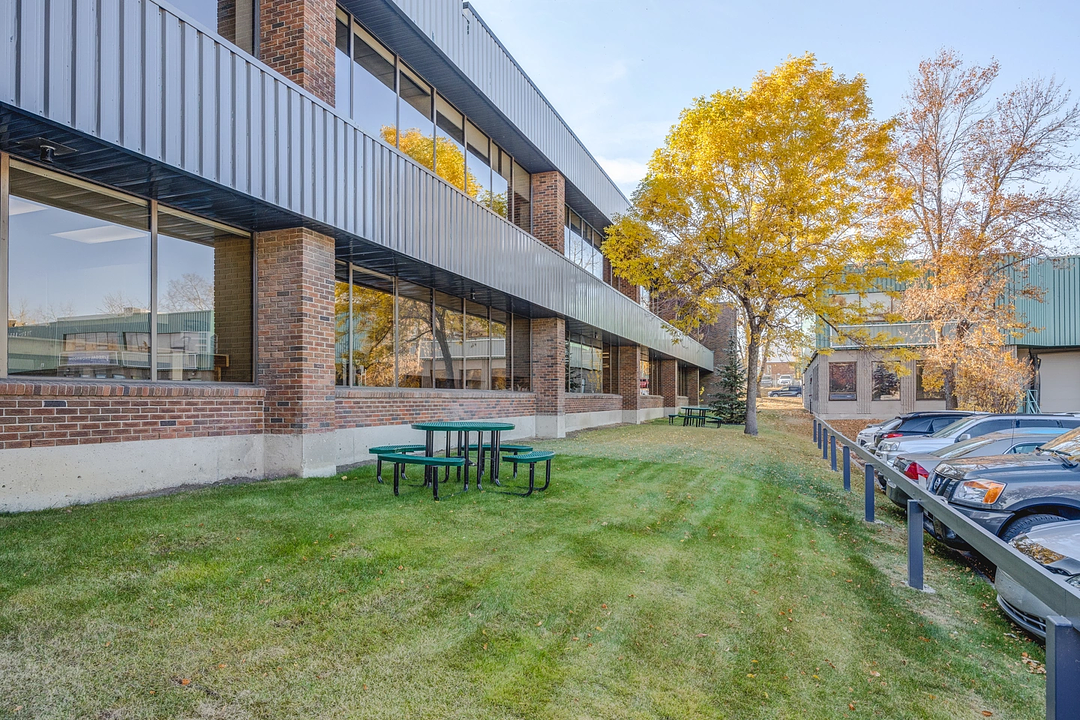 150B & 150C - 550 71 Avenue Southeast, Calgary, AB