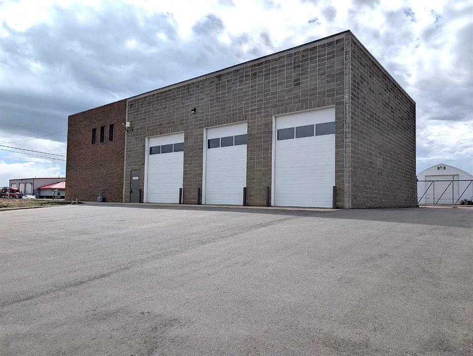 1811 Broadway Avenue East, Redcliff, AB
