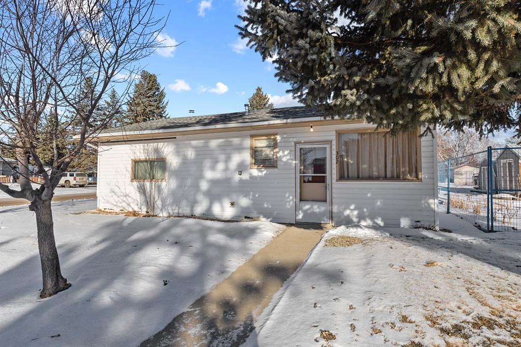 308 2 Avenue, Bassano, AB