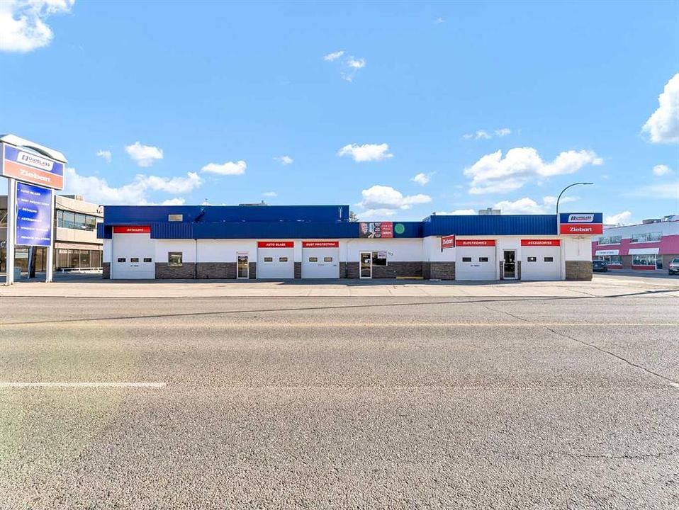 Kingsway Avenue Southeast, Medicine Hat, AB