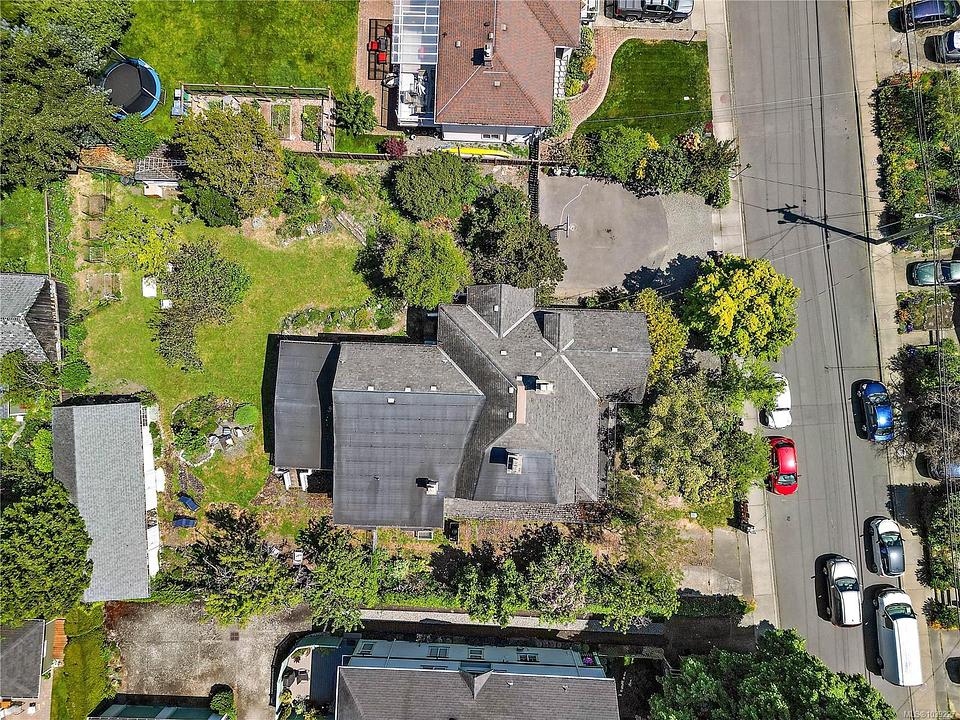 1736 Haultain Street, Victoria, BC