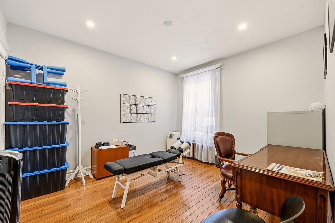 921 Boulevard Saint-Joseph Est, Montréal, QC