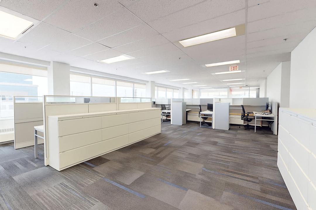300 - 2630 Skymark Avenue, Mississauga, ON
