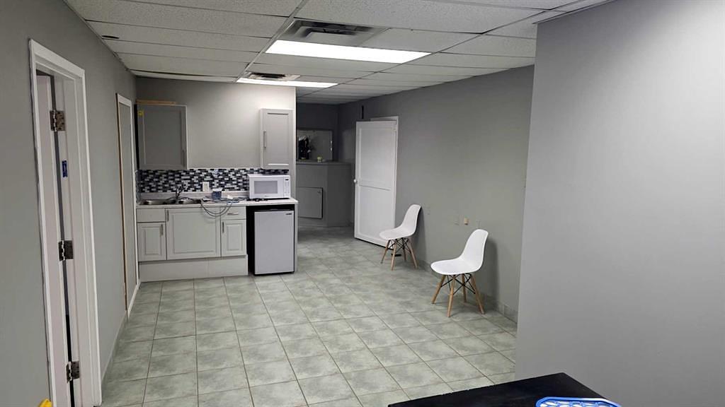 B - 5406 43 Street, Red Deer, AB
