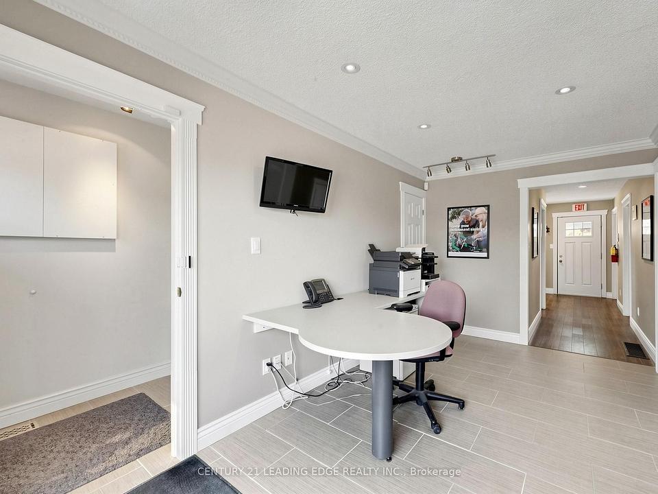 21 Metro Road South, Georgina, ON