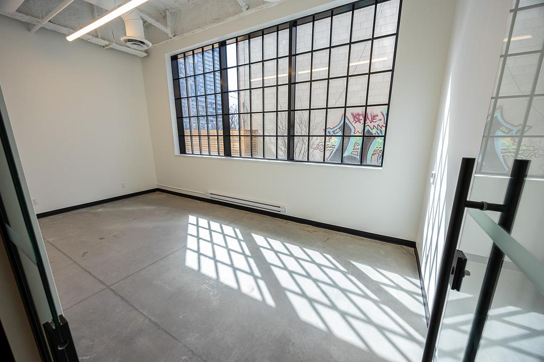 14 - 300 Geary Ave, Toronto, ON