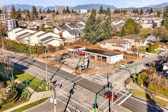 7590 Kingsway, Burnaby, BC