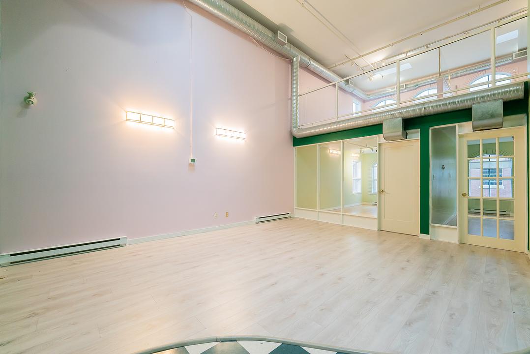208 - 335 Wesley Street, Nanaimo, BC