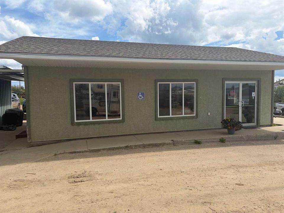 300 1B Avenue, Fox Creek, AB